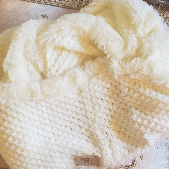 Ugg hat and infinity scarf set - Picture 2 of 4